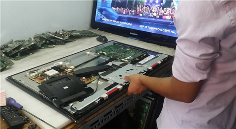 Kỹ Thuật Viên Sửa Tivi Samsung Tại Nhà