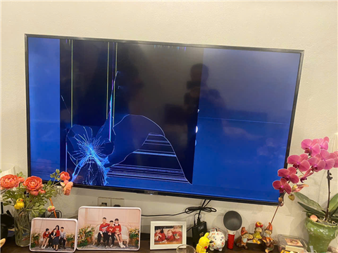 Thay Màn Hình Tivi Samsung UA50TU8100K Giá Bao Nhiêu?